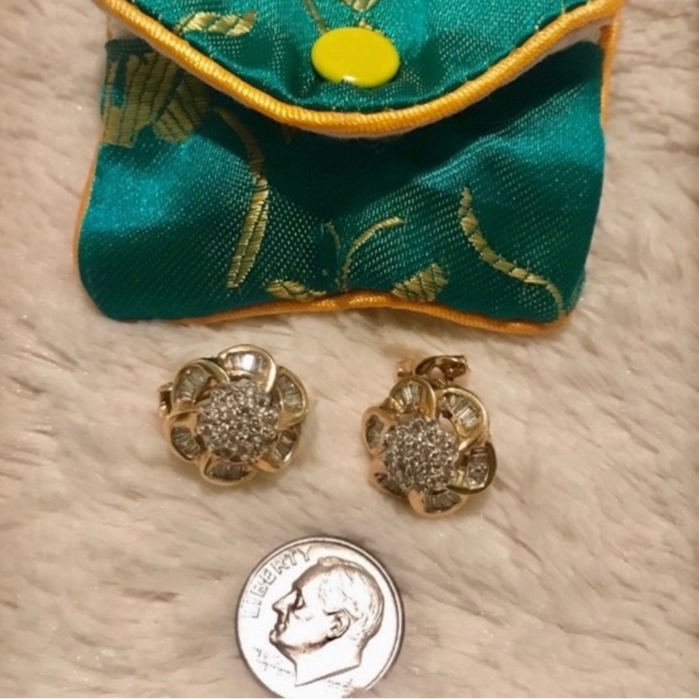 🔥SUPER SALE REDUCTION🔥✅PRICE FIRM✅ 14k Solid Gold Flower Diamond Earrings - Picture 9 of 17